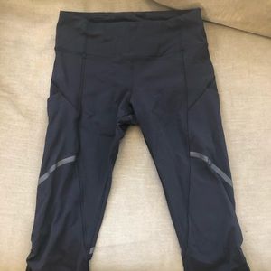 Lululemon black leggings with pockets 19”